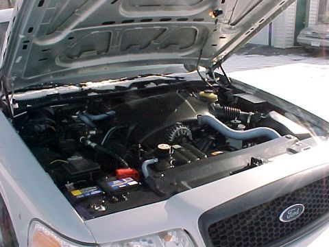 2001 Ford Crown Victoria - Dealership pics, before I bought the car: Engine view
