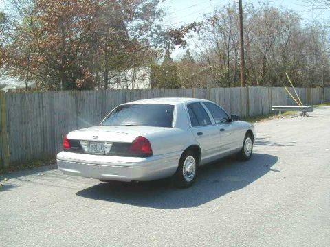 2001 Ford Crown Victoria photo