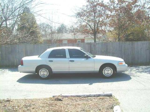2001 Ford Crown Victoria photo