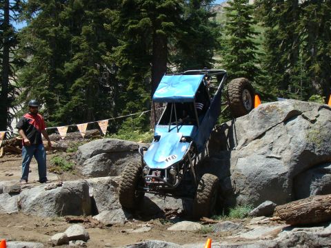 1989 Ford Bronco - An off-road vehicle, marked with the number 25, tackles a rocky terrain.