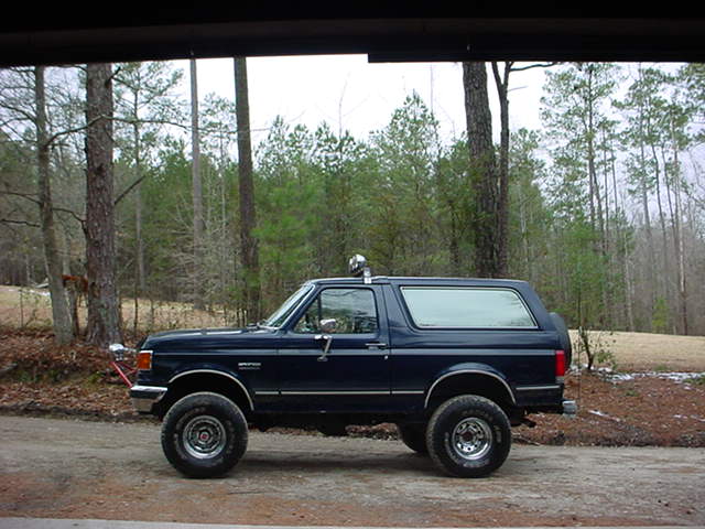 1989 Ford Bronco side view, dark blue