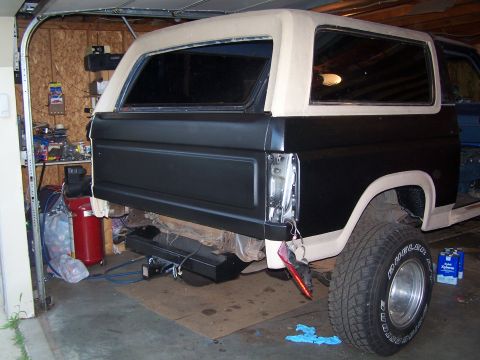 1986 Ford Bronco - Sideview of the tailgate