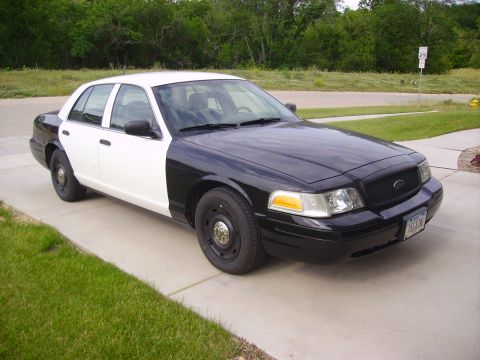 2003 Ford Crown Victoria photo