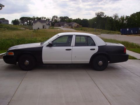 2003 Ford Crown Victoria photo