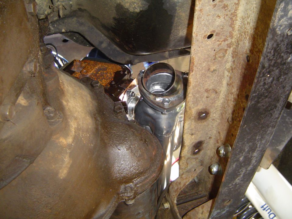 Exhaust pipe connection with shiny metal flange and bolts