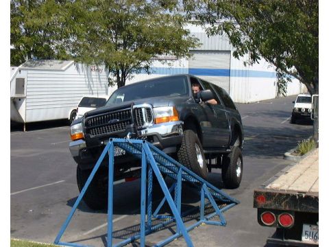2000 Ford Excursion photo