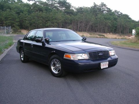 1999 Ford Crown Victoria - This Ford Crown Victoria has a grille and headlight design consistent with models from 2003-2011, not 1999.