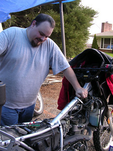 2001 Kawasaki KL650-A18 KLR650 - Taking a break.