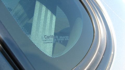 2003 Ford Taurus - Close-up of dots on sail window
