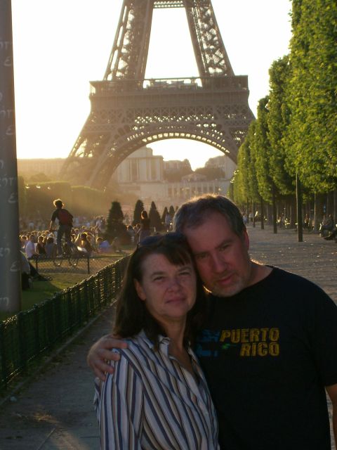 2008 Citroen Xantia - A couple stands in front of the Eiffel Tower in Paris, France.
