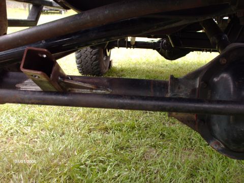1982 Ford F-100 - Close-up of vehicle undercarriage components, including the differential and axle. Watermark reads SUPERMOTORS.NET.