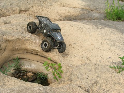 1996 Ford Bronco - RC rock crawler navigating a challenging rocky landscape.