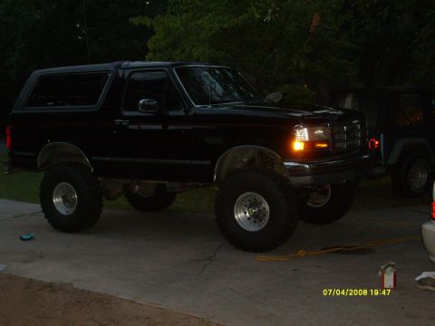 1992 Ford Bronco - Gettin dark, starting to clean all my stuff up and pack it in for the night.