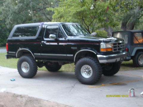 1992 Ford Bronco - Finally finshed WAXING it, took me about 2 hrs. Usually when I wash the entire truck, wash, wax, interior, windows EVERYTHING it will take…