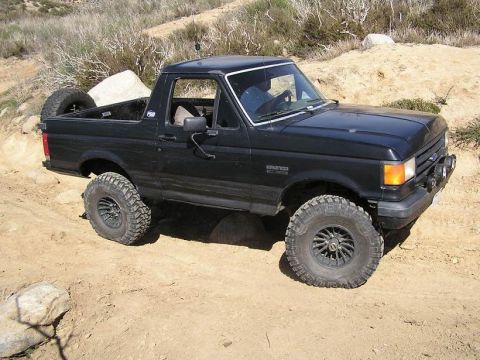 1990 Ford Bronco - This black 1990 Ford Bronco is equipped for off-road adventures.