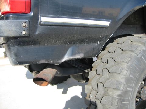 1992 Ford Bronco - Note previous body damage done by Super Swamper grabbing the sheet metal!