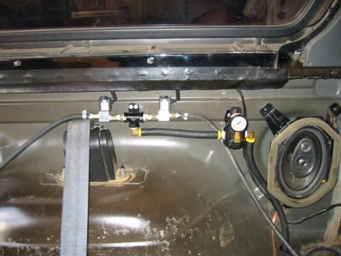 1992 Ford Bronco - Air pressure regulator and ARB solenoids mounted inside passenger cabin