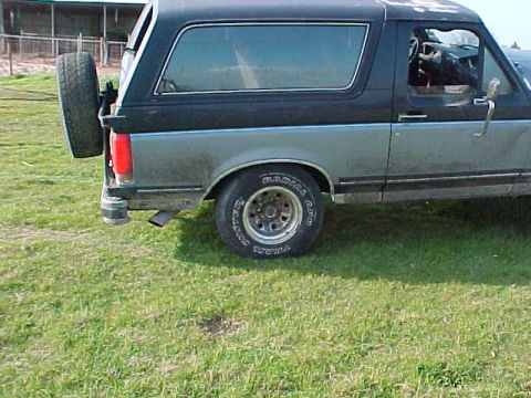 1991 Ford Bronco - This 1991 Ford Bronco is shown from the side, a spare tire mounted on the rear tailgate.