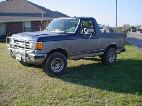1991 Ford Bronco - other side