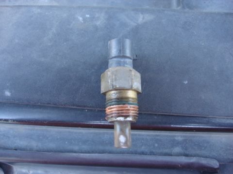 1983 Ford Bronco - here is the old sensor.