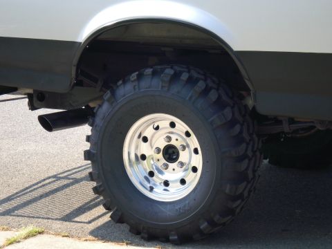 1996 Ford Bronco - Only a 2 1/2" lift, but there is plenty of room for wheel travel!