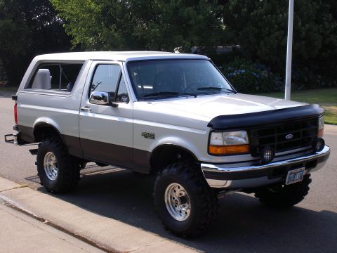 1996 Ford Bronco - So as you can see it sits pretty level now that the bumper's back on & trimmed.