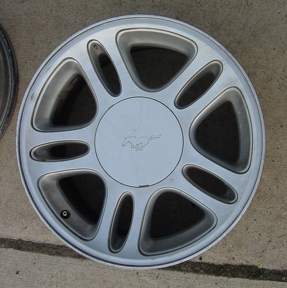 Silver wheel with running horse emblem