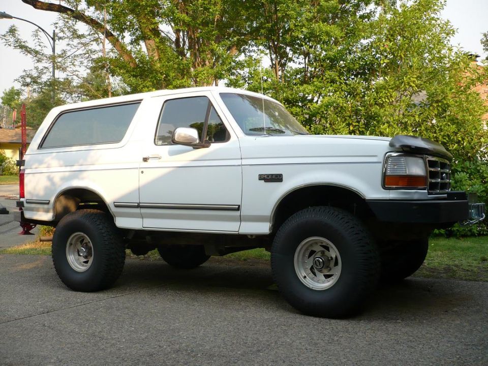 White 1992 Ford Bronco side view