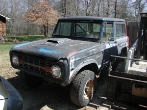 1967 Ford Bronco - This classic Ford Bronco appears to be a 1973 model, not a 1967 as claimed.