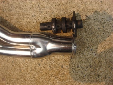 1983 Ford Bronco - there is supose to be 1 1/2 - 2 inch space from the collector pipe to the disc. this is where it will go when installed.