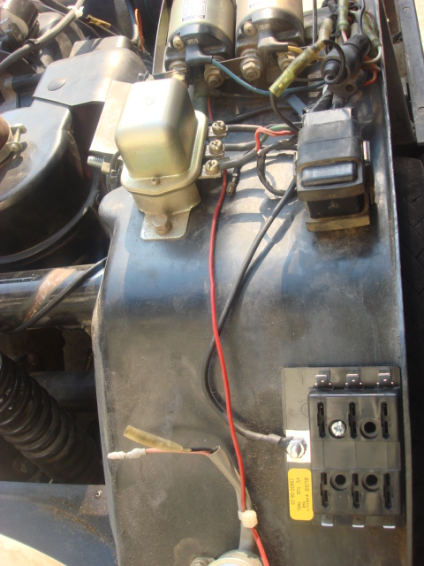 1983 Ford Bronco - here is the fuse holder and the main power tap.
