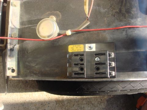 1983 Ford Bronco - here is a close up of the fuse box it hold 4 circuits. i drilled and bolted it to the wheel well like the power tap. this was taken before…