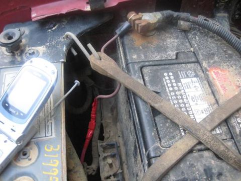 1988 Ford Bronco - 14 awg fuse link going to the 8ga. on the positive 12v.