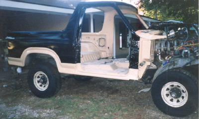 1983 Ford Bronco - This is just after setting the replacement '82 body back onto the '83 chassis with '95 engine.