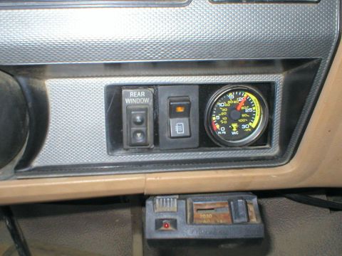 1983 Ford Bronco - Since I swapped the A/C control panel, I had to move the rear window switch here, and I like the latest type. I also added heated glass, an…