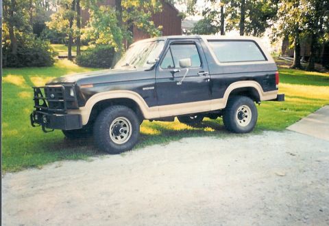 1983 Ford Bronco - Just after replacing the body.