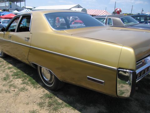 2001 Ford Crown Victoria - Photograph of a car at a show, not a technical document.