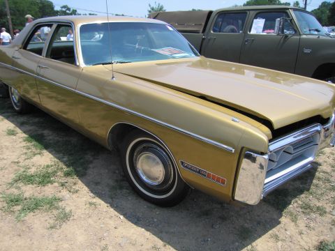 2001 Ford Crown Victoria - Photograph of a car at a show, not a technical document.