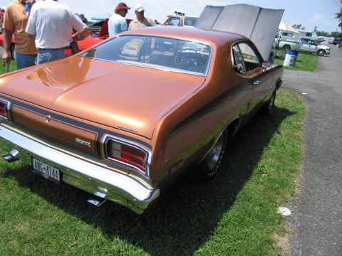 2001 Ford Crown Victoria - Photograph of the rear of a brown Plymouth Duster, not a technical document.