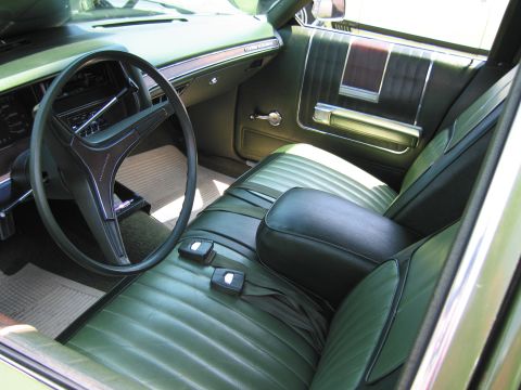 2001 Ford Crown Victoria - Interior view of a car, focusing on the driver's area and front seating.