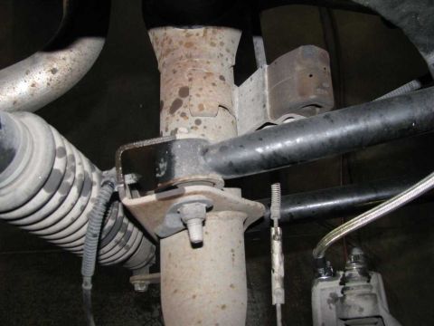 2003 Mercury Marauder - Top-down view of the installed brake line.