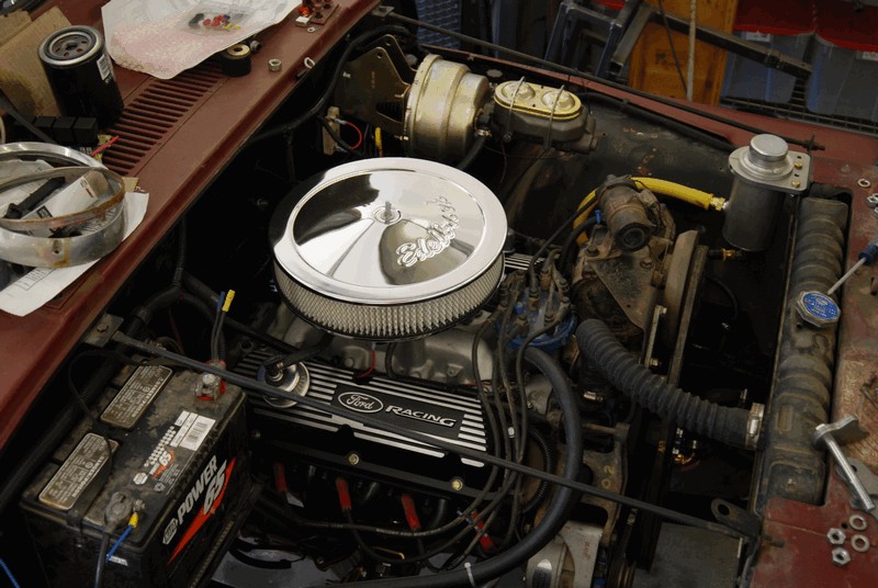 Engine bay with Ford Racing valve covers and chrome air cleaner