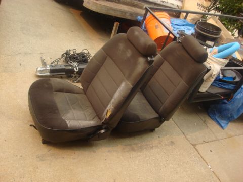 1983 Ford Bronco - the front seats were in poor shape and i had a great set of seats from a 1987 mustang but they went into our other 81 mustang. i got these…