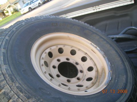 1985 Ford Bronco - pic a part score... 8 lug 16 inch wheels