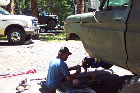 1996 Ford Bronco - Tim & Todd replacing axle shaft destroyed when u-joint broke. (7/12/2008)