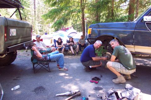 1996 Ford Bronco - Mike & Greg replacing axle u-joint. The new 2 Big Broncos 4x4 Club spectator sport. (7/12/2008)