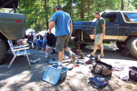 1996 Ford Bronco - Mike & Greg replacing axle u-joint. (7/12/2008)