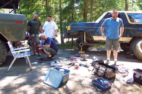 1996 Ford Bronco - Mike & Greg replacing axle u-joint. (7/12/2008)