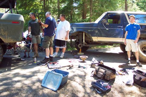 1996 Ford Bronco - Mike & Greg replacing axle u-joint. (7/12/2008)