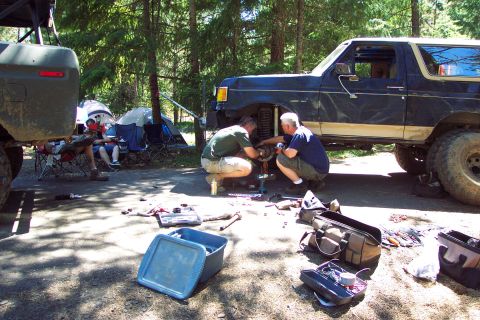 1996 Ford Bronco - Mike & Greg replacing axle u-joint. (7/12/2008)